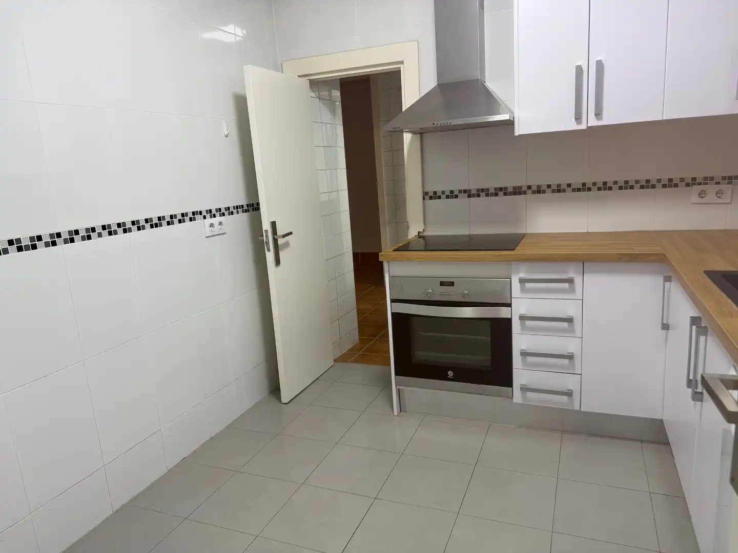 Küche von Wohnung zum Verkauf in Almería mit Balkon
