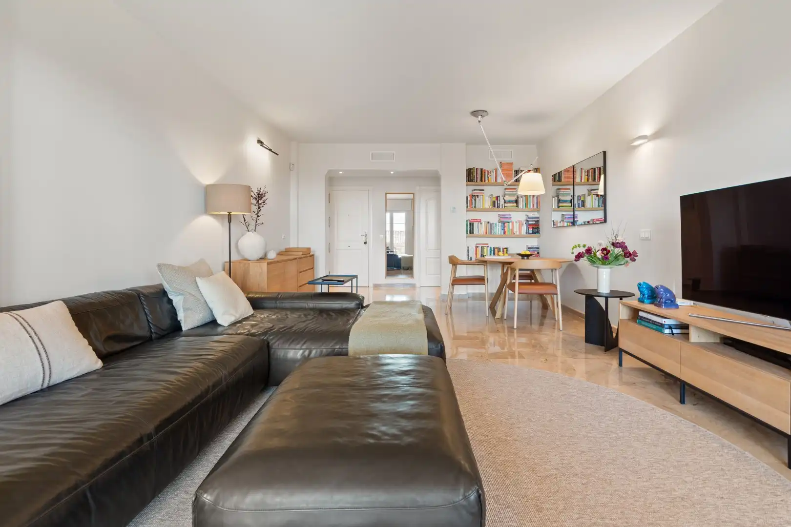Sala de estar de Planta baja en venta en Marbella con Aire acondicionado, Jardín privado y Terraza