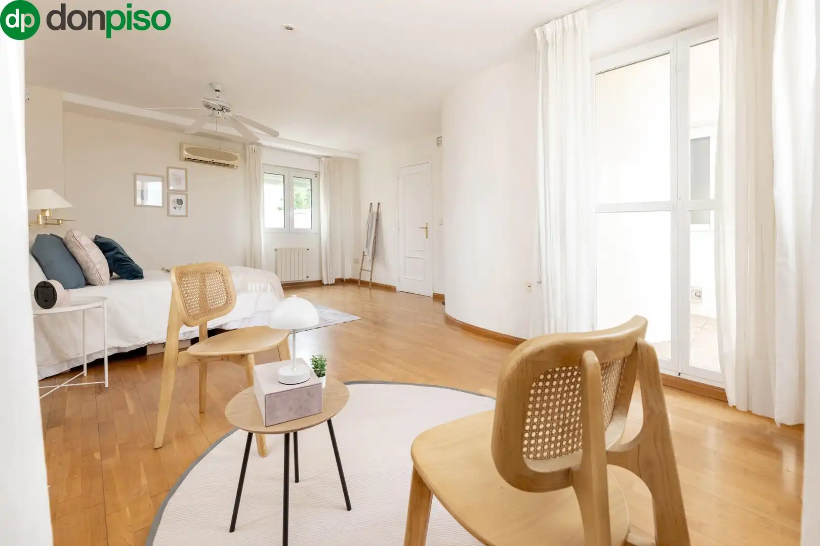 Habitación de Casa o chalet en venta en Granada con Aire acondicionado, Calefacción y Jardín privado