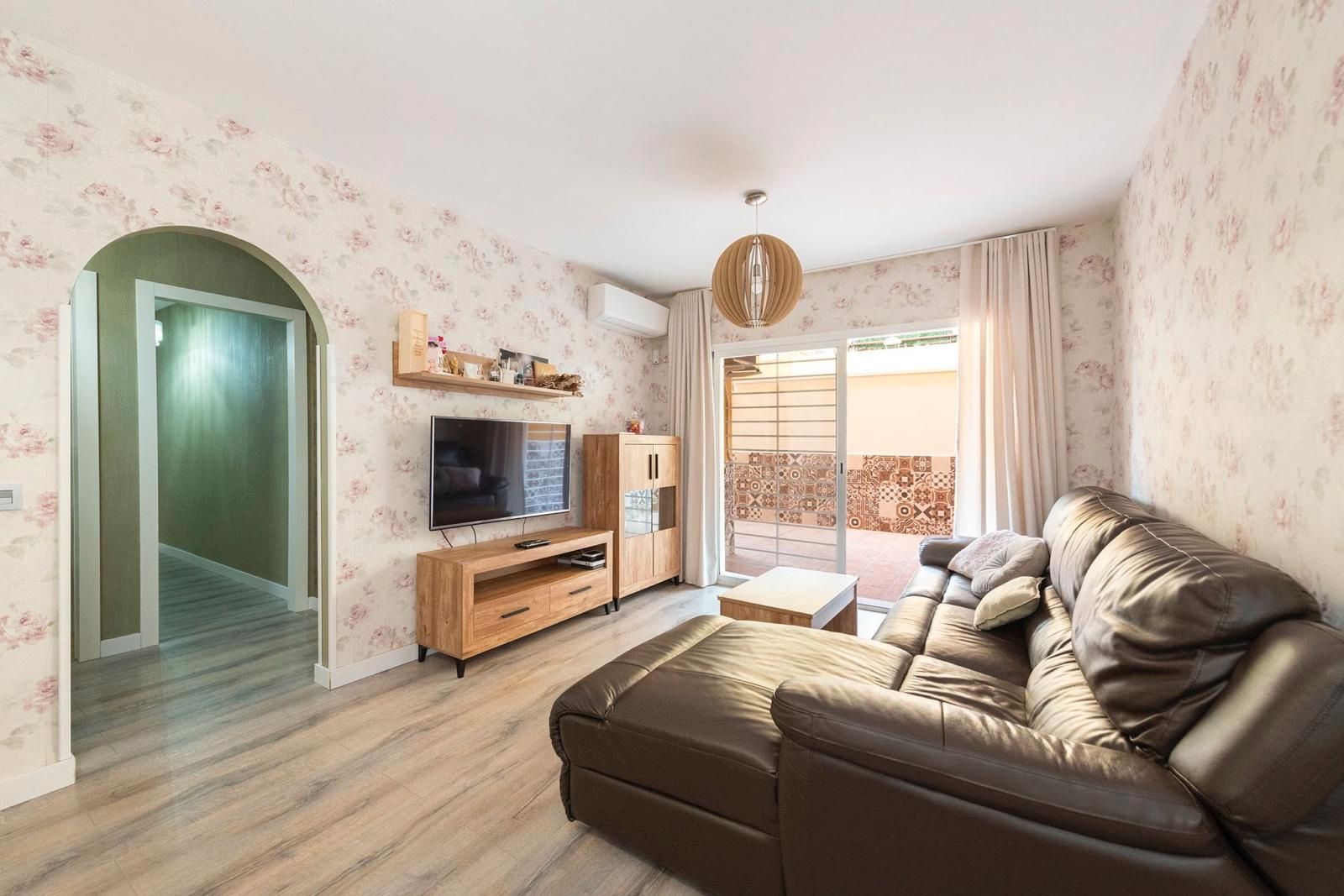 Living room of Flat for sale in Rincón de la Victoria  with Air Conditioner, Terrace and Storage room