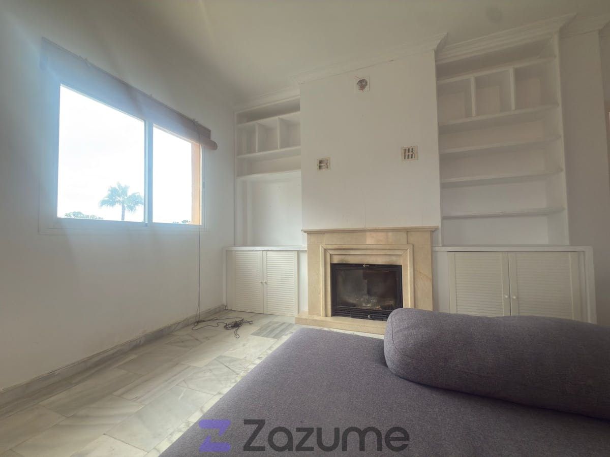 Sala d'estar de Pis de lloguer en Marbella amb Parquet, Terrassa i Piscina