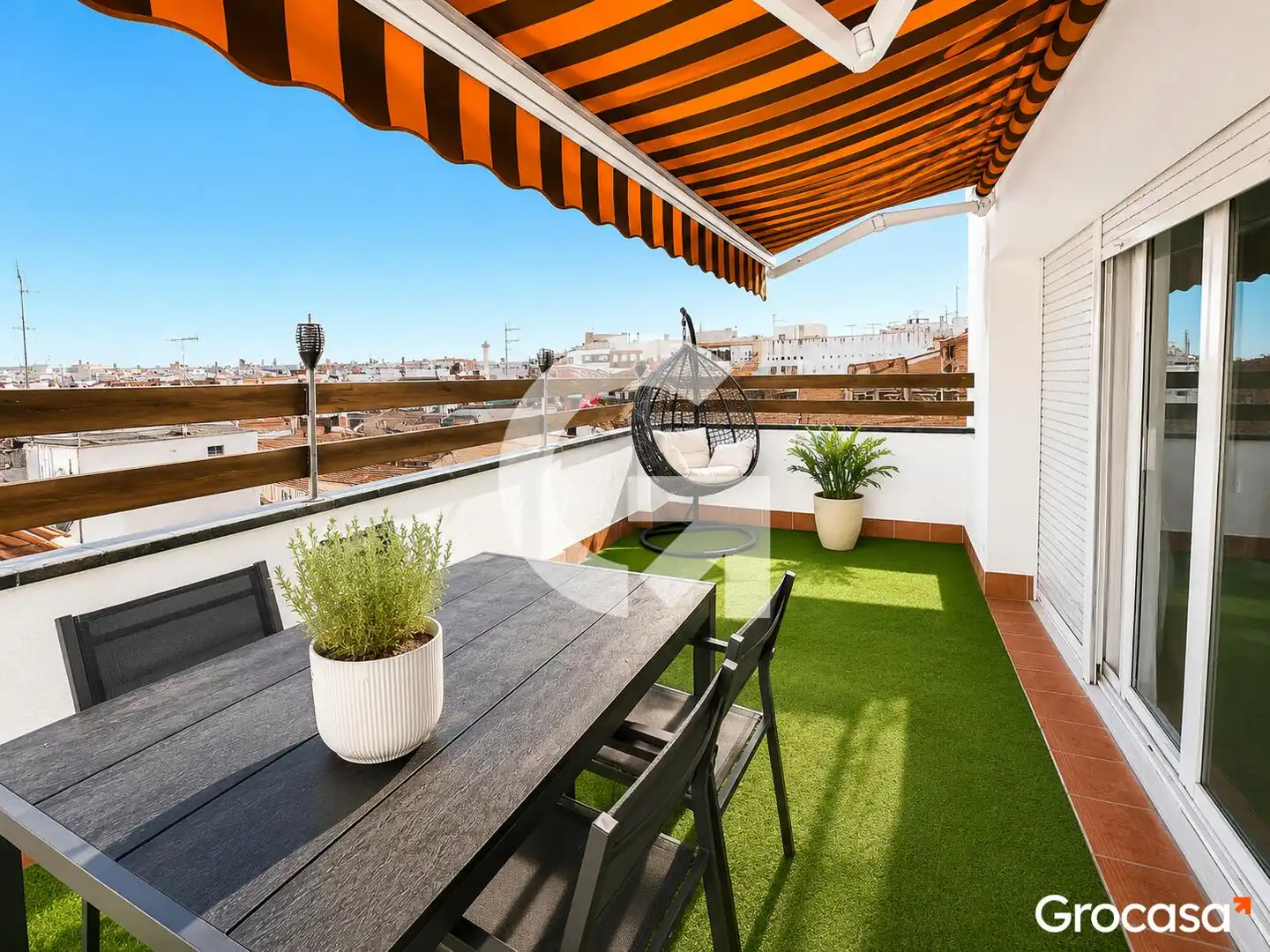 Terrasse von Dachboden zum Verkauf in Vilanova i la Geltrú mit Klimaanlage, Heizung und Terrasse