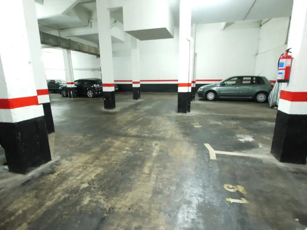 Parkplatz von Garage zum Verkauf in Basauri 