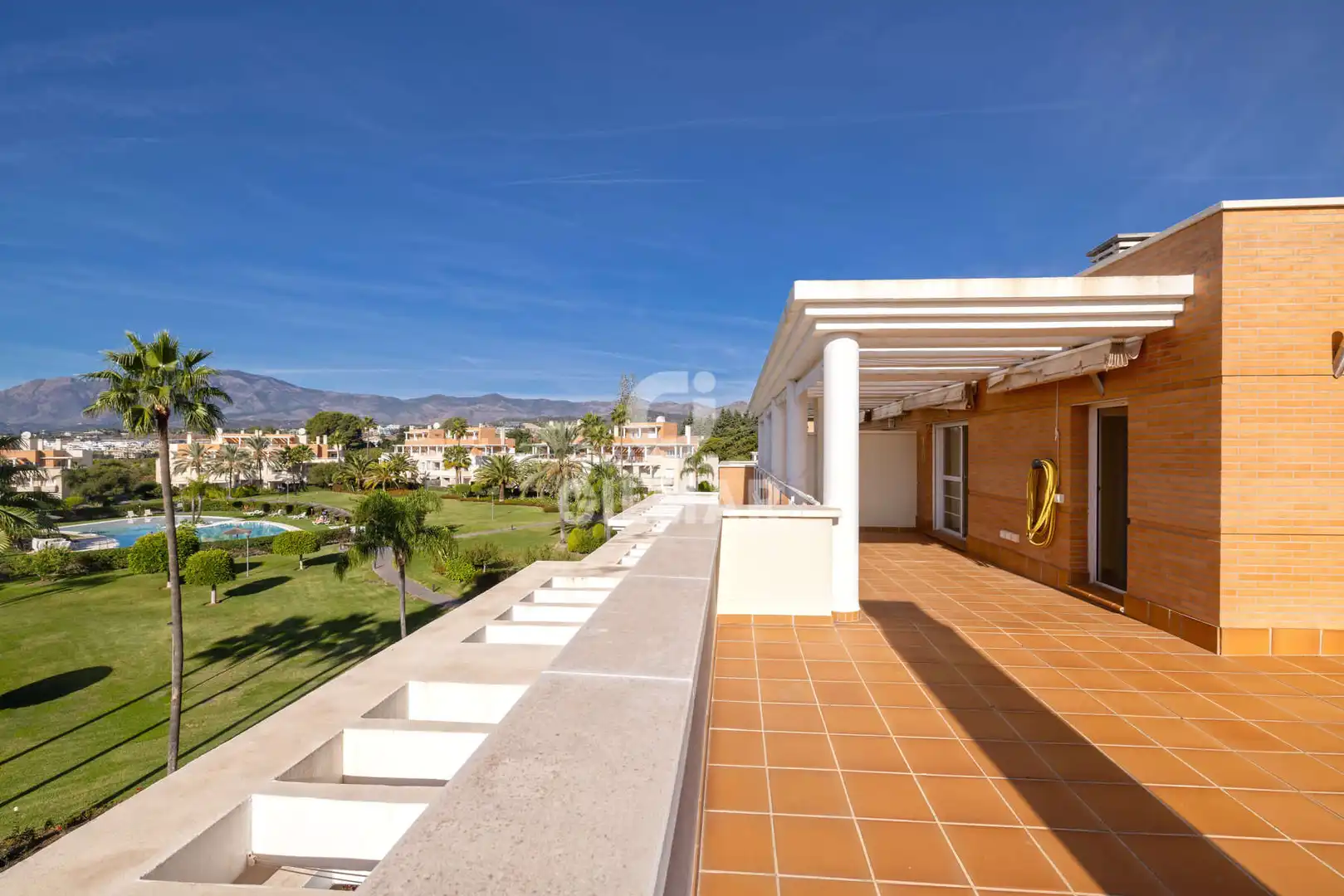 Jardín de Dúplex en venta en Estepona con Calefacción, Jardín privado y Piscina