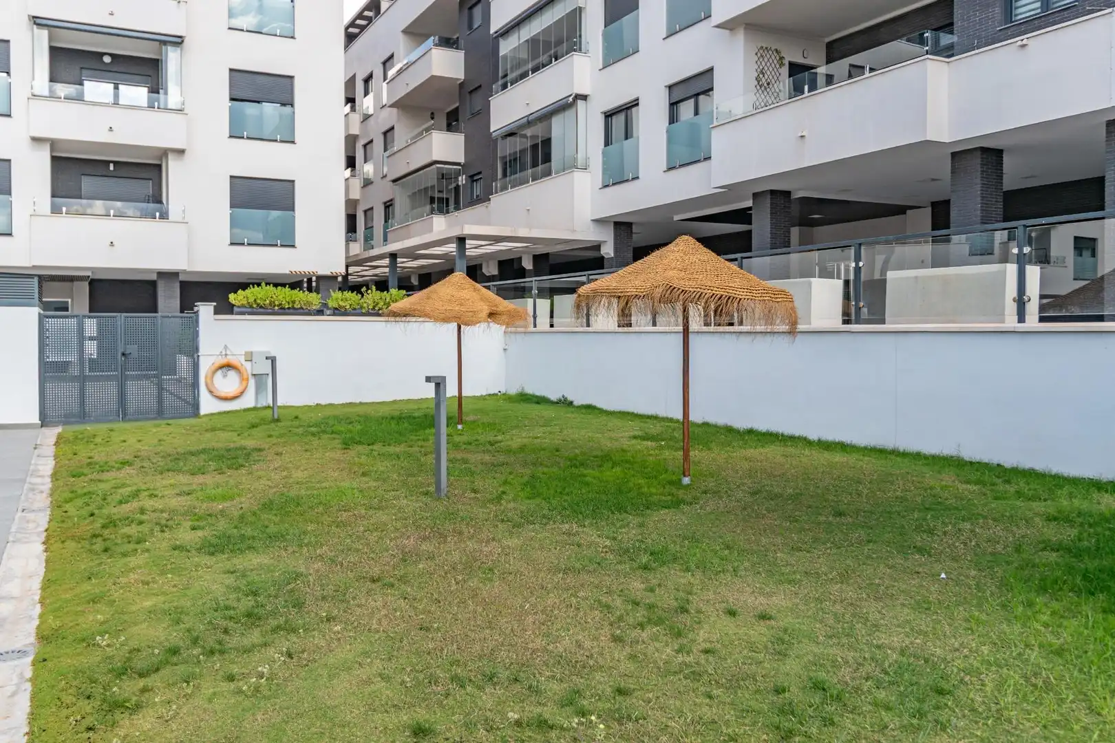 Vista exterior de Pis en venda en Armilla amb Calefacció, Terrassa i Traster