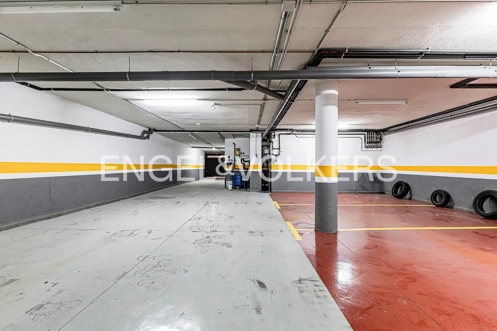 Parking of Houses for sale in Esplugues de Llobregat  with Air Conditioner, Heating and Private garden