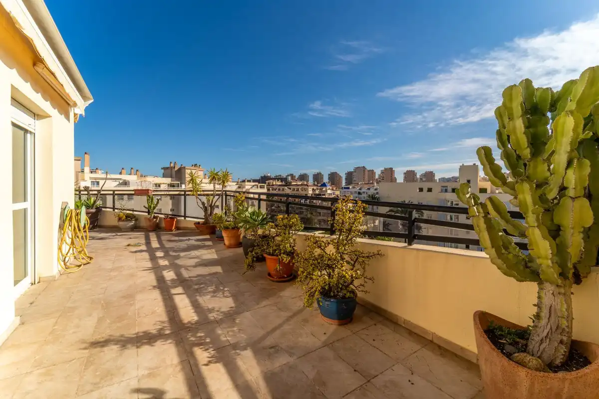 Terrasse von Dachboden zum Verkauf in Torremolinos mit Klimaanlage, Terrasse und Schwimmbad