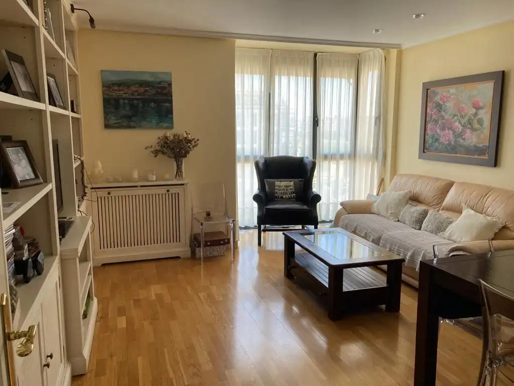 Living room of Flat for rent in Madrid  with Air Conditioner, Heating and Parquet flooring