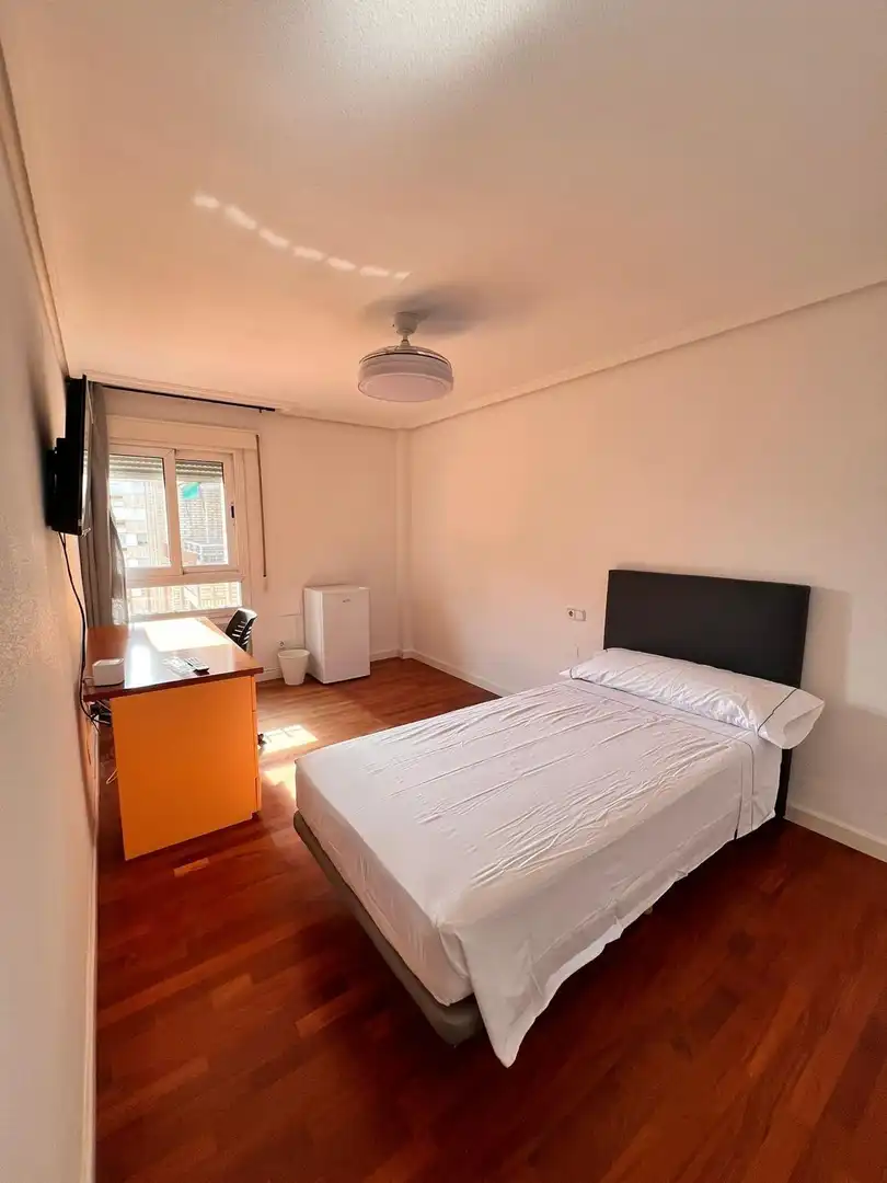Schlafzimmer von Wohnung zur untervermieten in Murcia mit Klimaanlage, Heizung und Möbliert