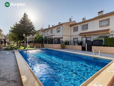 Casa con piscina en venta en Calle de las Cruces
