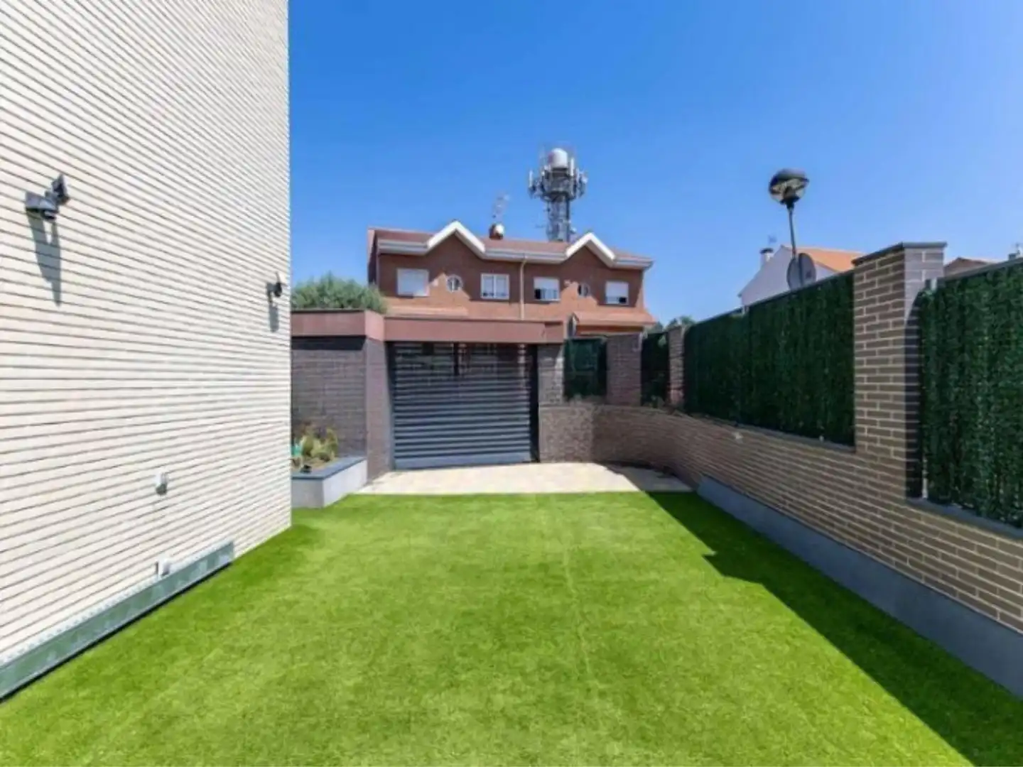 Jardí de Casa adosada en venda en Móstoles amb Aire condicionat, Calefacció i Jardí privat