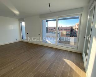 Living room of Attic to rent in La Moraleja  with Air Conditioner, Private garden and Parquet flooring