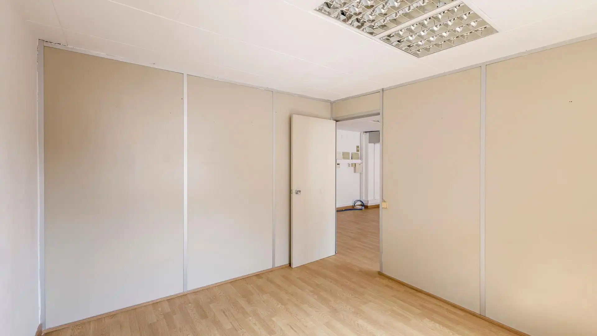 Schlafzimmer von Büro zur Miete in Barcelona mit Klimaanlage