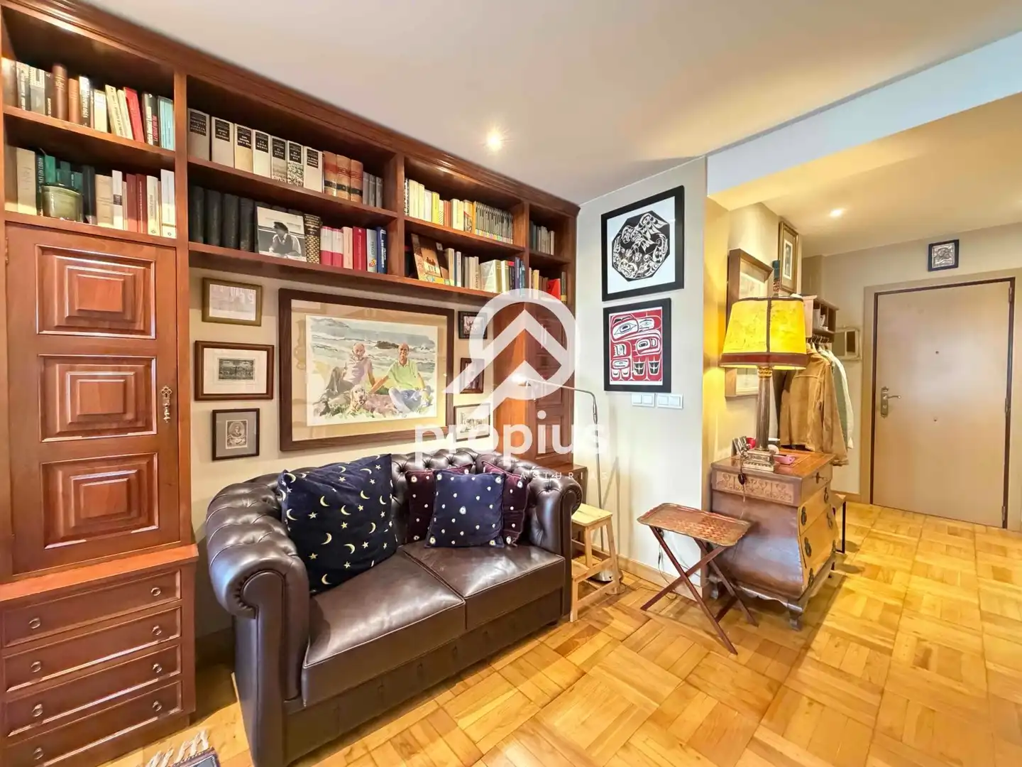 Living room of Flat for sale in Oviedo   with Heating, Parquet flooring and Oven