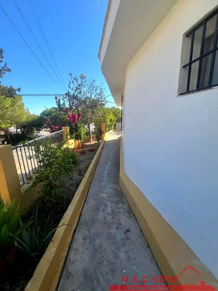 Vista exterior de Casa o xalet en venda en Málaga amb Jardí privat, Terrassa i Traster
