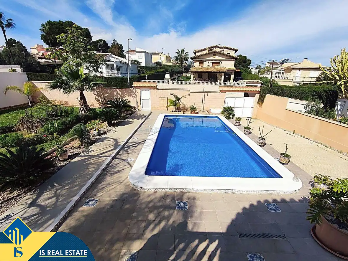 Chalet con piscina en venta en Los Balcones - Los Altos, imagen 39