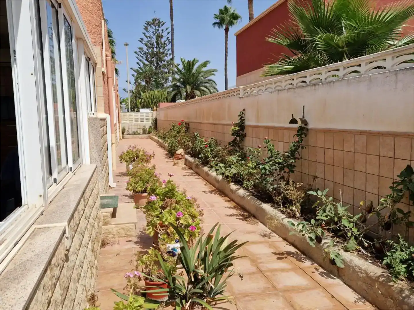 Jardí de Casa o xalet en venda en Roquetas de Mar amb Aire condicionat i Balcó