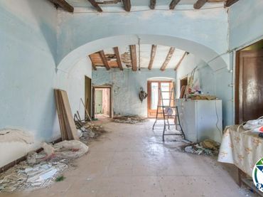 Maison rustique avec balcon à vendre à Carrer Nou