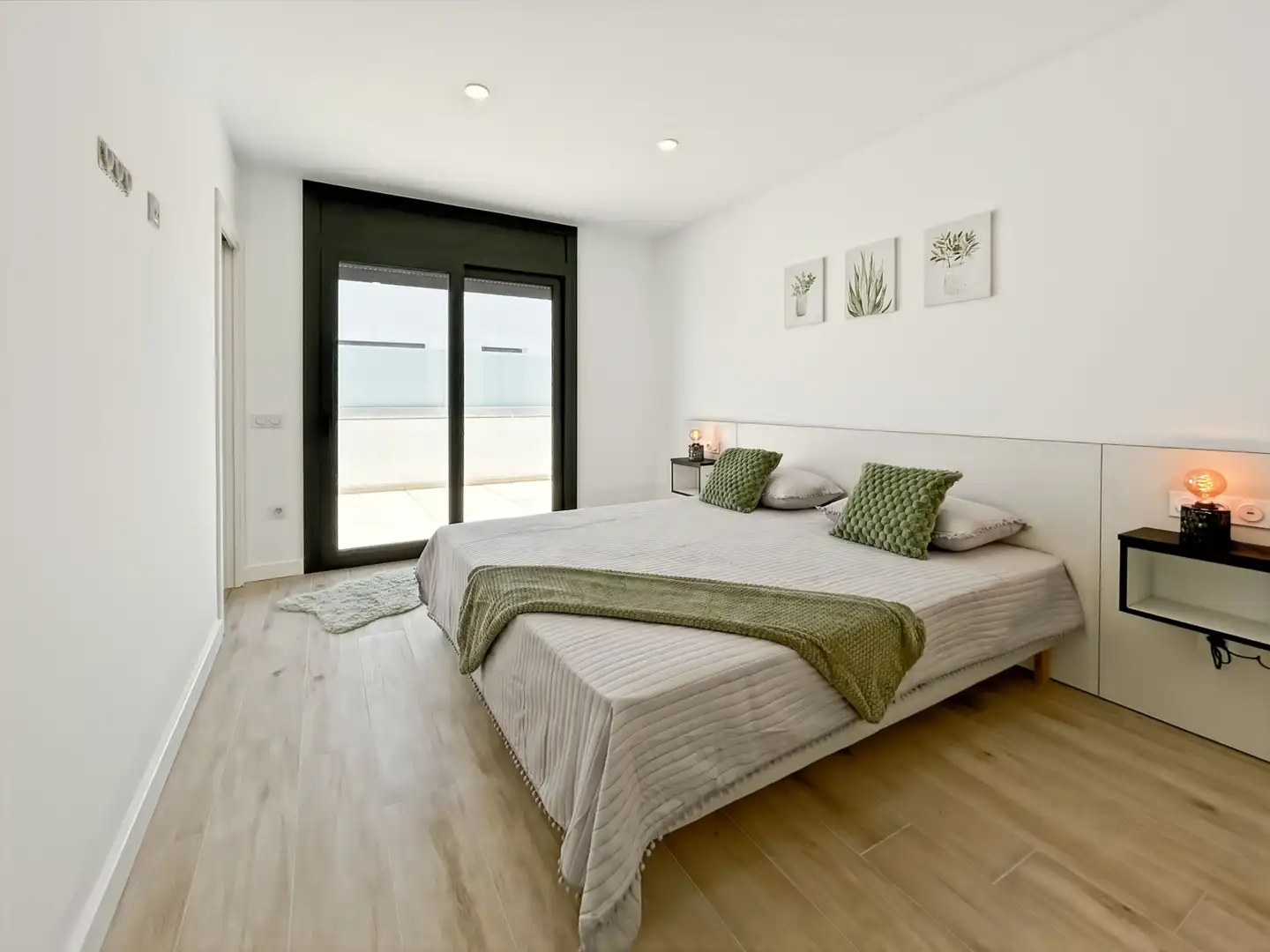 Schlafzimmer von Einfamilien-Reihenhaus zum Verkauf in Empuriabrava mit Klimaanlage, Heizung und Schwimmbad