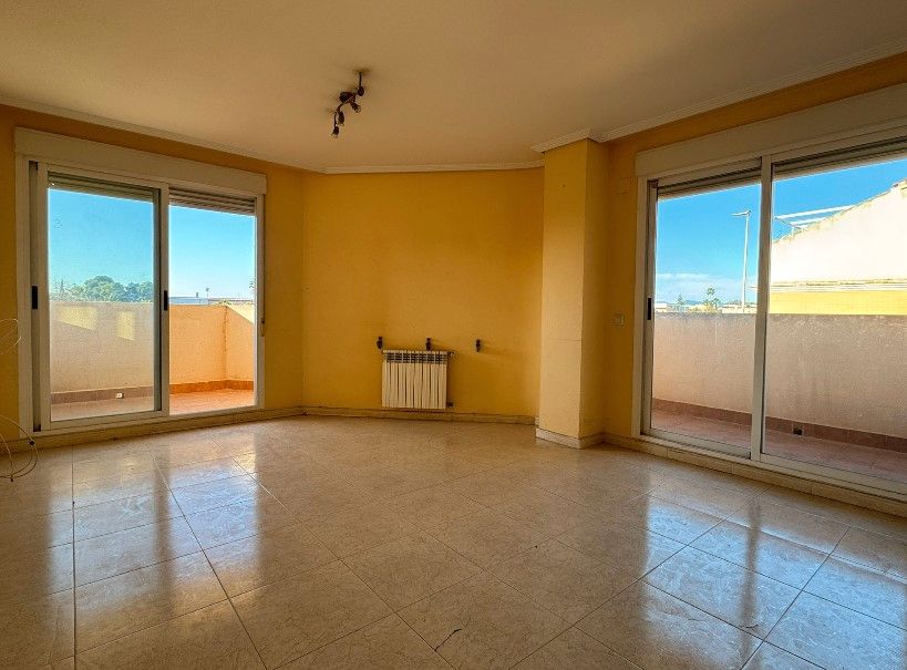 Sala d'estar de Pis en venda en Castellón de la Plana / Castelló de la Plana amb Calefacció, Traster i Forn