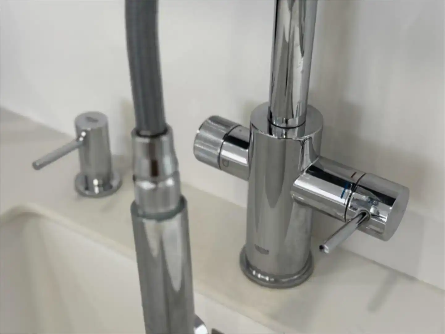 Bathroom of Flat for sale in Paterna  with Air Conditioner, Swimming Pool and Balcony