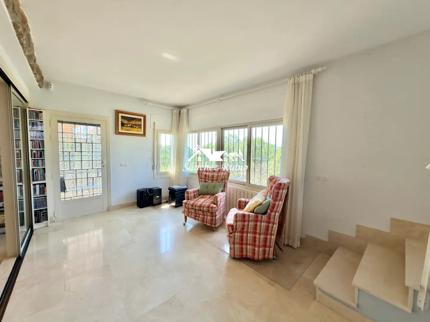 Sala d'estar de Casa o xalet en venda en Torrelodones amb Calefacció, Jardí privat i Parquet