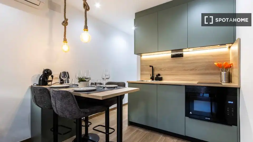 Flat with terrace to rent in Eixample