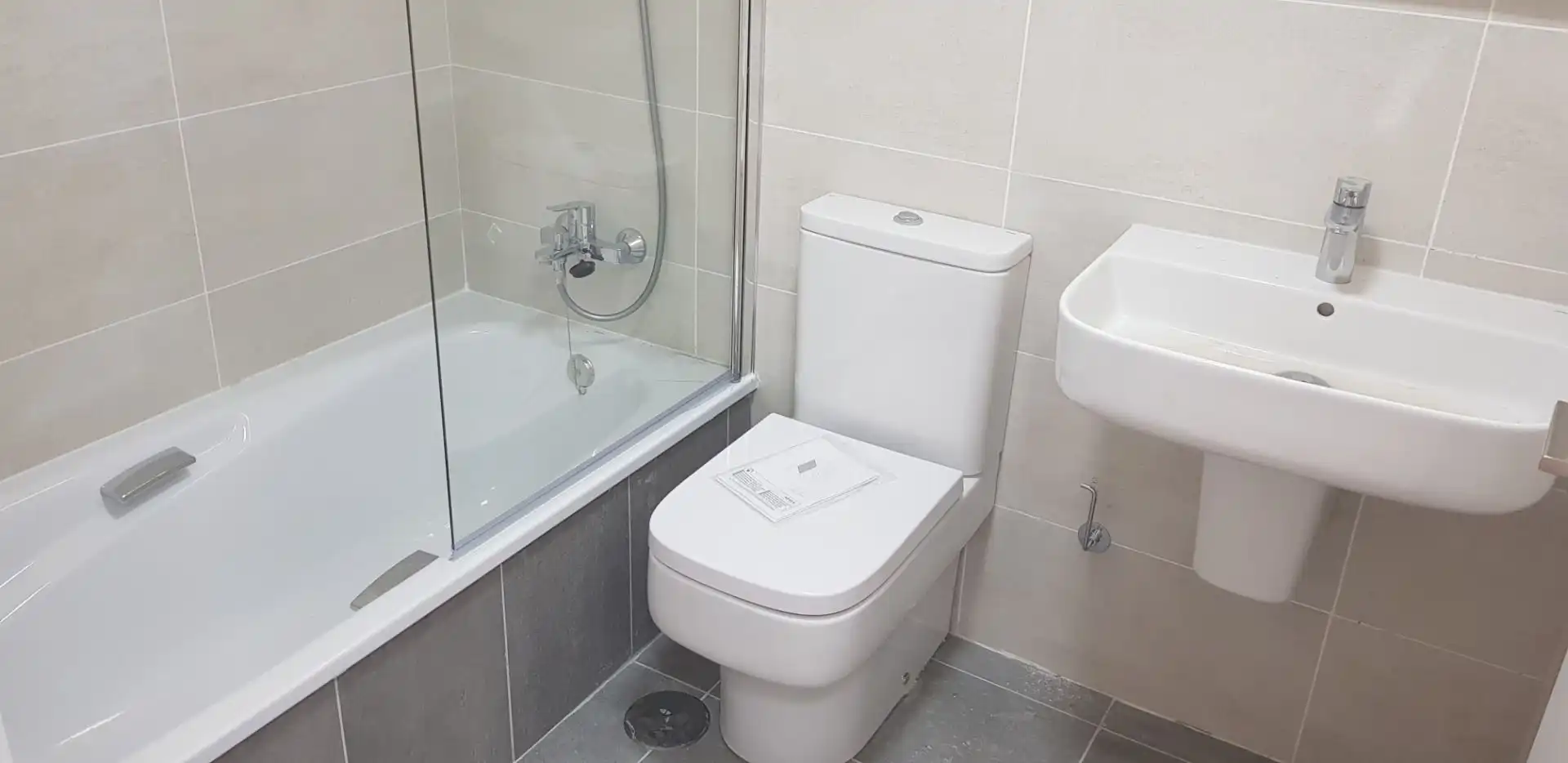 Baño de Piso de alquiler en Málaga con Aire acondicionado, Parquet y Terraza