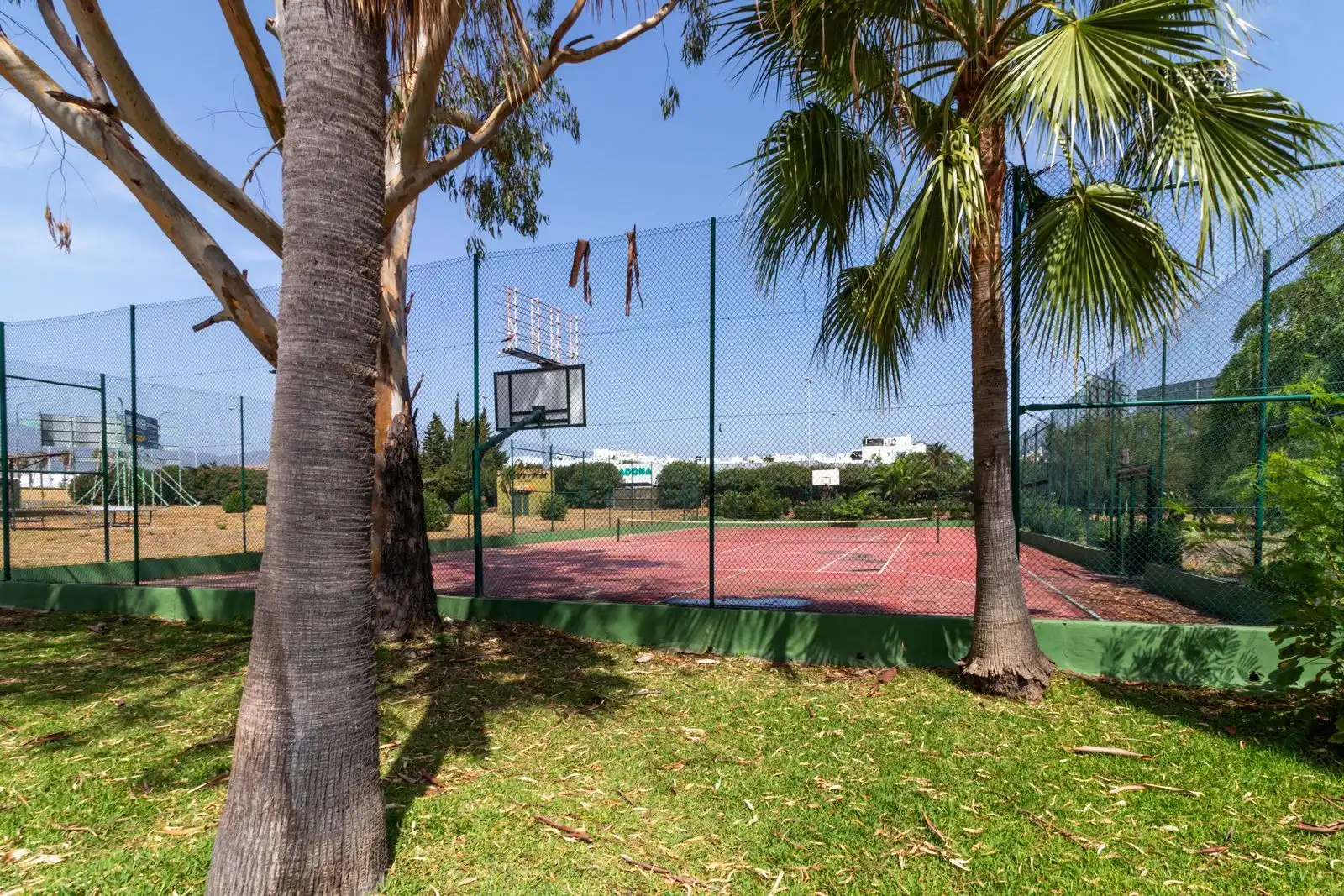 Außenansicht von Country house zum Verkauf in Estepona mit Klimaanlage, Privatgarten und Möbliert