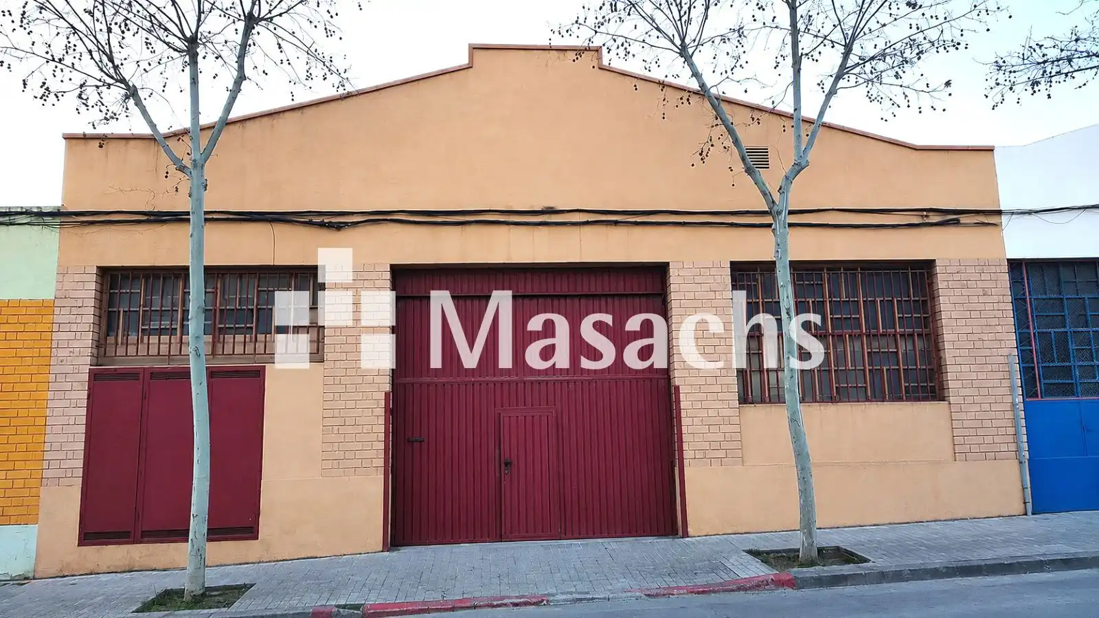 Vista exterior de Nau industrial en venda en Sabadell