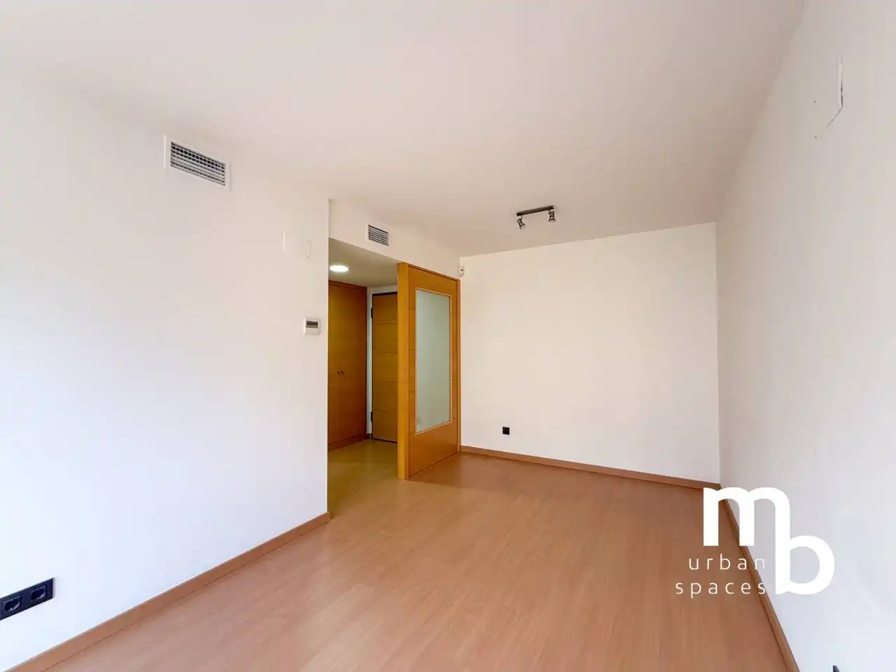 Bedroom of Flat for rent in Madrid  with Air Conditioner, Heating and Swimming Pool