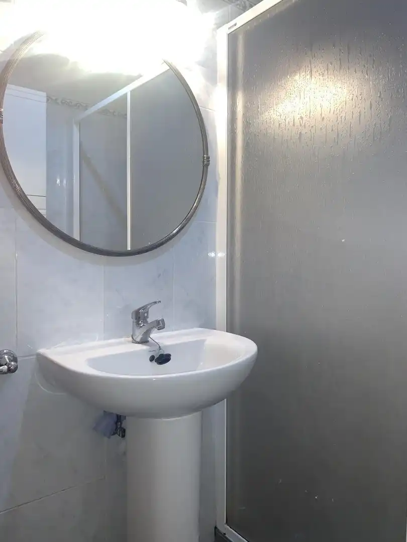 Baño de Piso de alquiler en Manzanares El Real con Parquet, Terraza y Piscina comunitaria