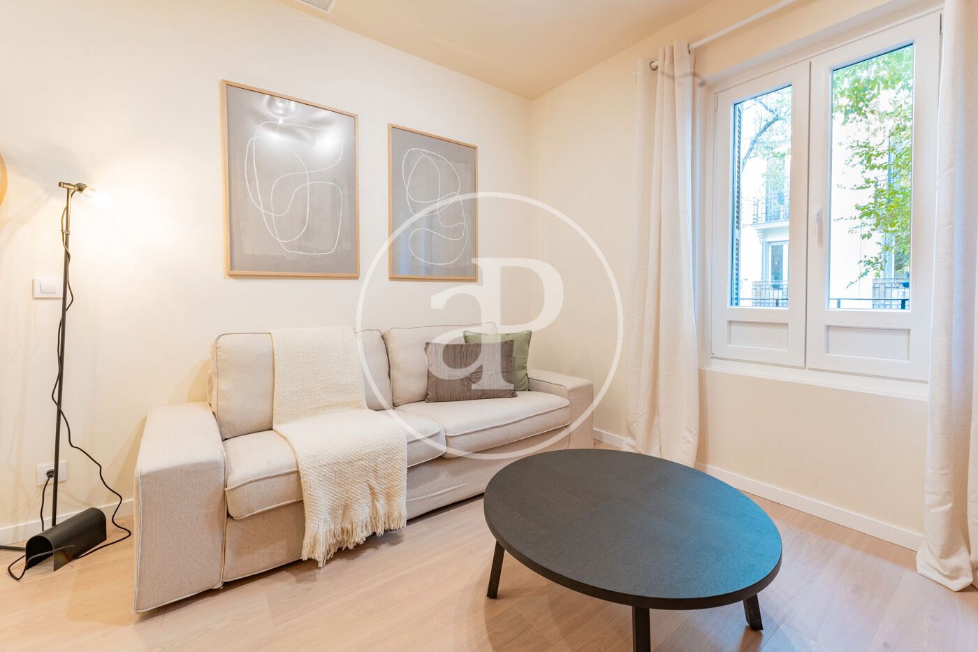 Sala d'estar de Pis de lloguer en  Madrid Capital amb Aire condicionat, Calefacció i Moblat