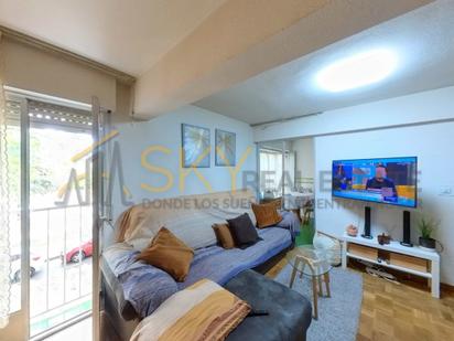 Living room of Flat for sale in  Madrid Capital