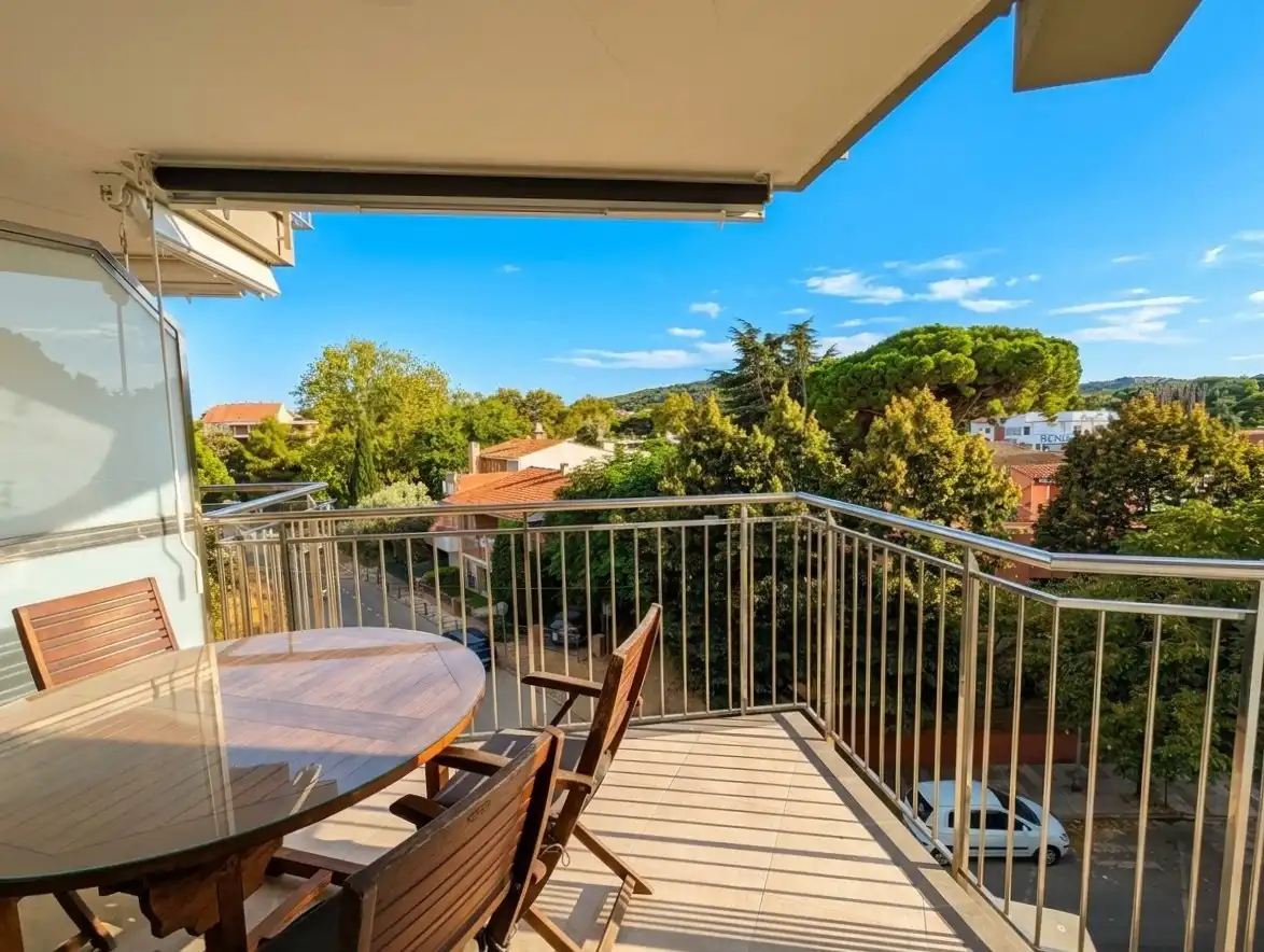 Apartamento con terraza en venta en Avinguda Onze de Setembre 74, imagen 2