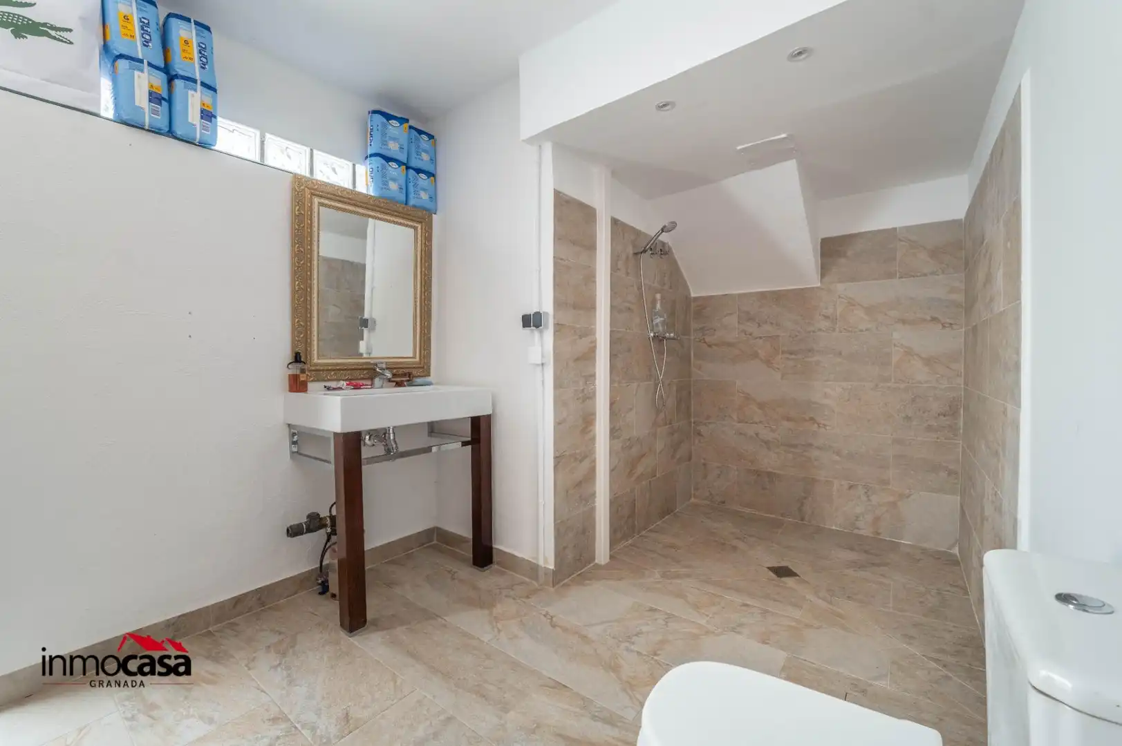 Baño de Casa adosada en venta en Jun con Aire acondicionado, Jardín privado y Piscina