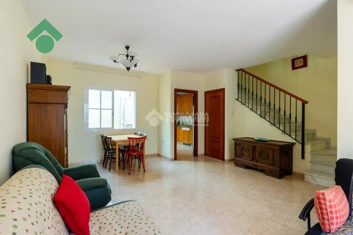 Sala d'estar de Casa adosada en venda en Nerja amb Aire condicionat