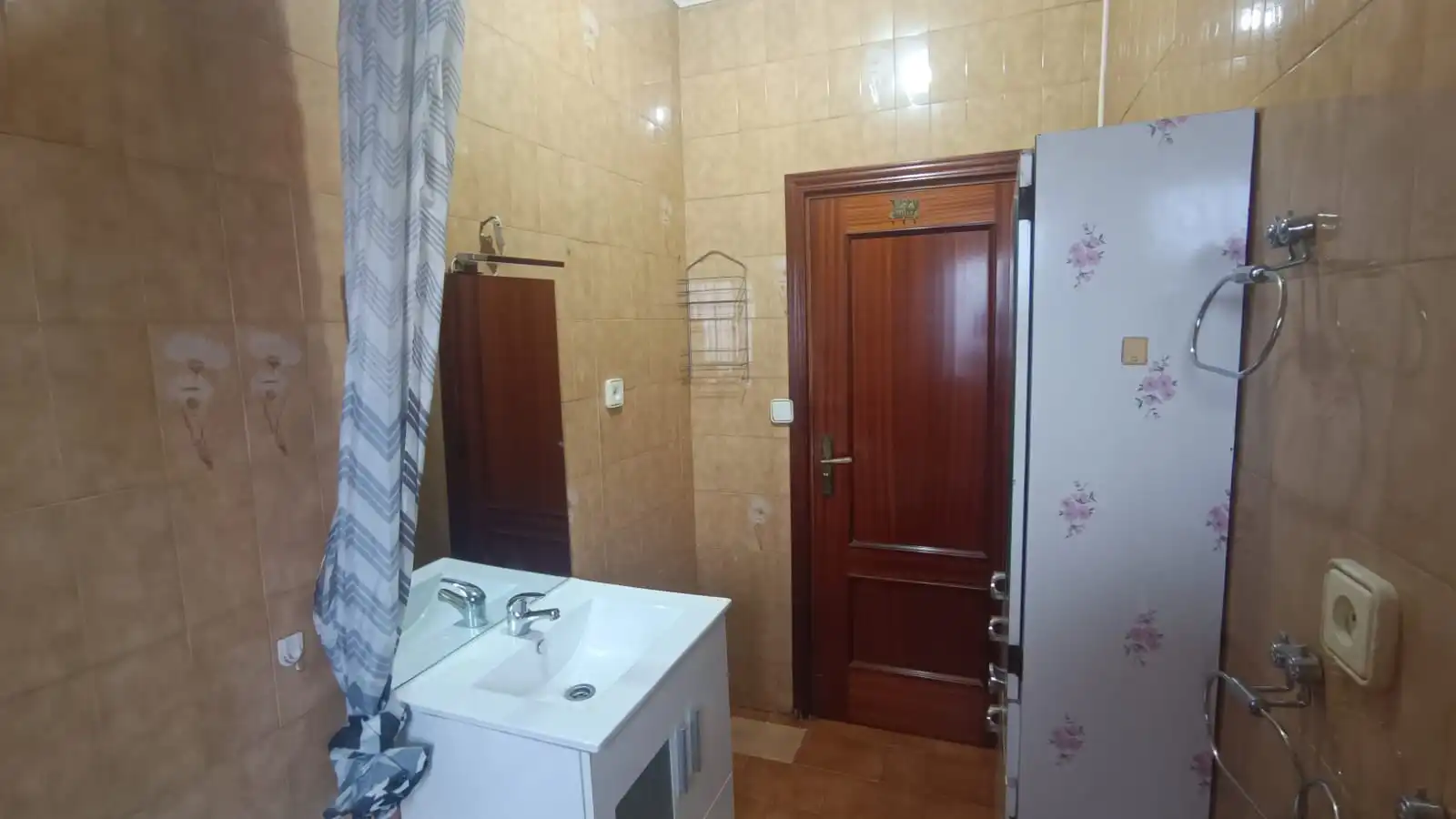 Bany de Casa adosada en venda en Arganda del Rey amb Calefacció, Moblat i Alarma