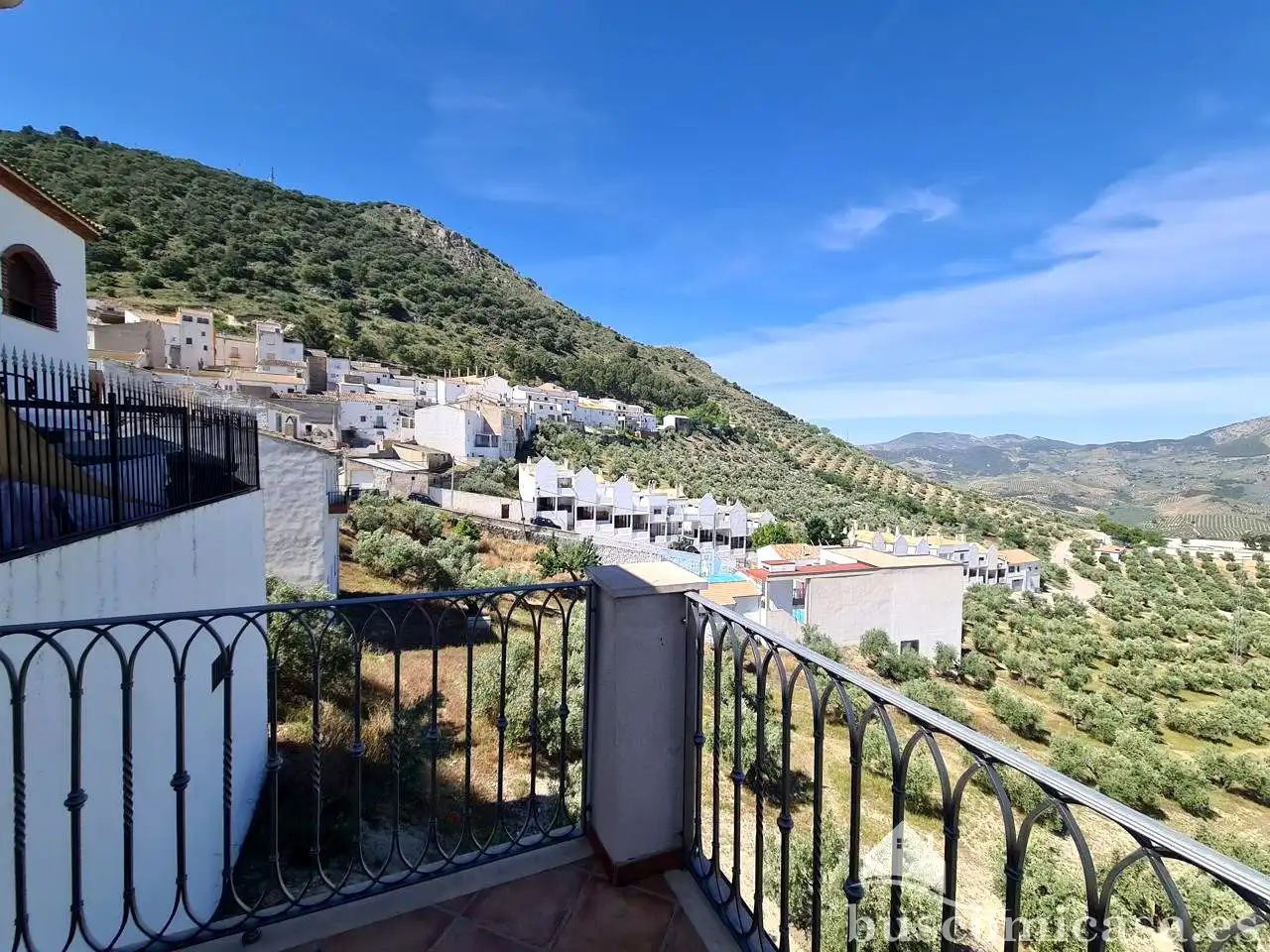 Vista exterior de Casa o xalet en venda en Huelma amb Aire condicionat, Calefacció i Jardí privat