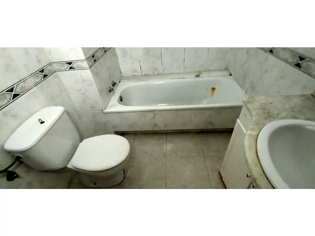 Badezimmer von Wohnung zum Verkauf in Salt