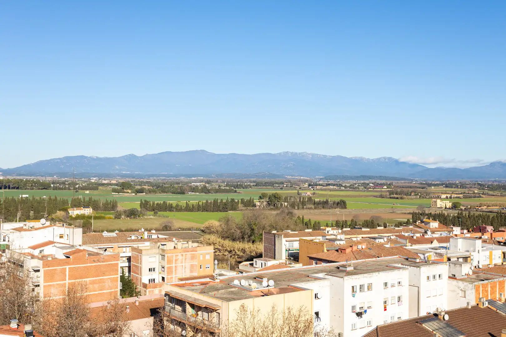 Außenansicht von Dachboden zum Verkauf in Figueres mit Klimaanlage, Heizung und Parkett