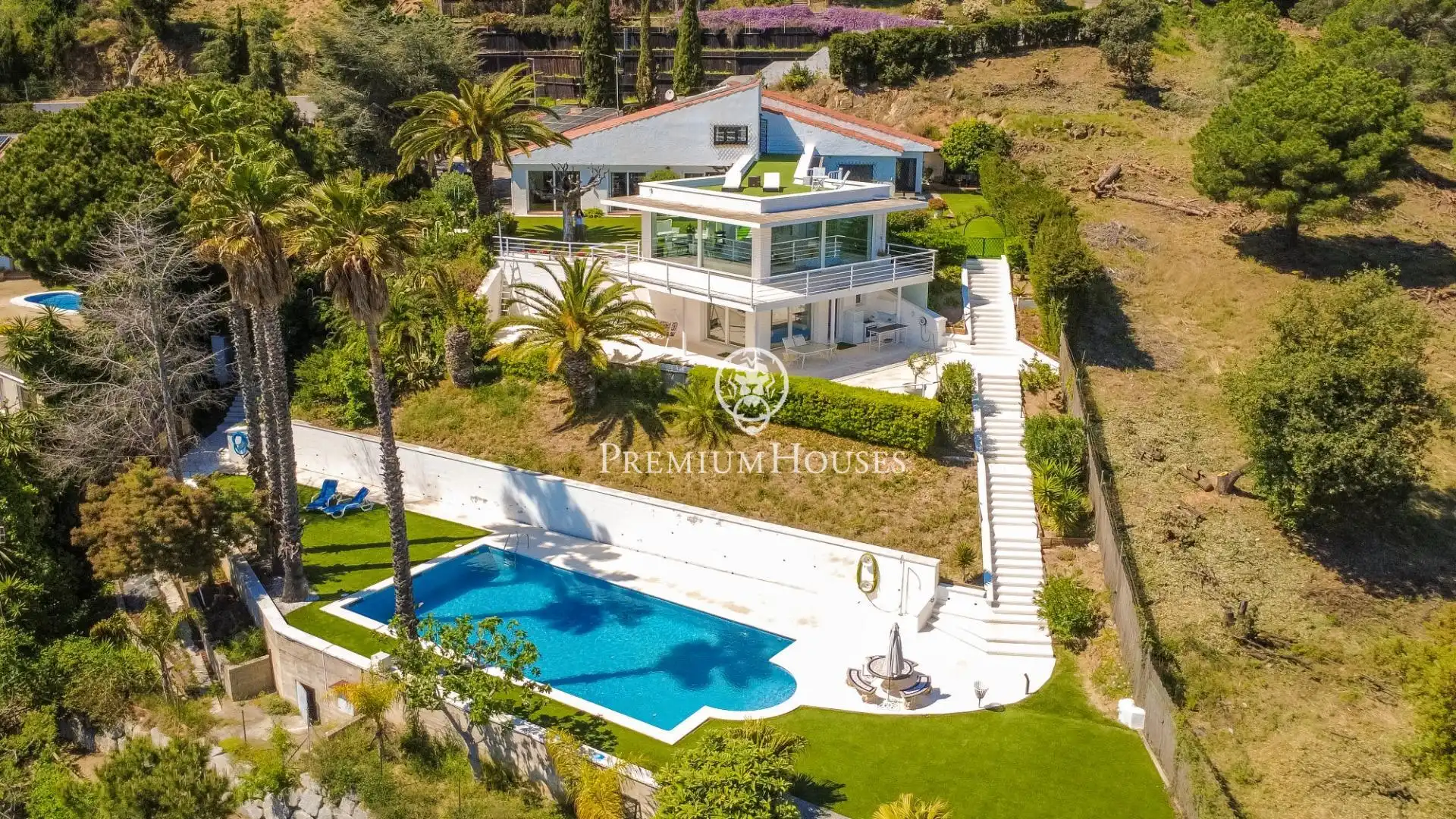 Vista exterior de Casa o xalet en venda en Alella amb Calefacció, Jardí privat i Terrassa