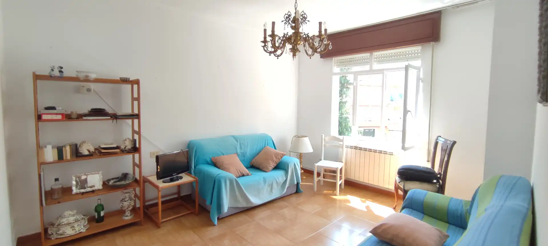Sala de estar de Casa adosada en venta en Ribeira con Jardín privado