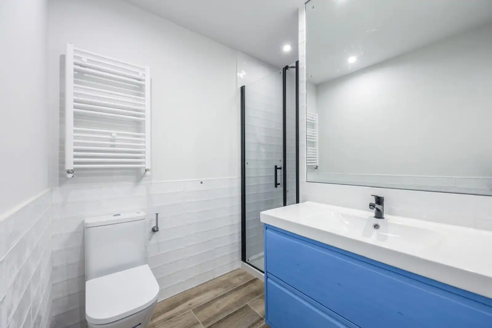 Bathroom of Flat for sale in Madrid  with Heating, Oven and Washing machine