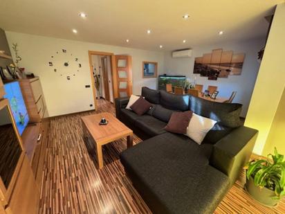 Living room of Flat for sale in Vilanova i la Geltrú  with Air Conditioner and Parquet flooring