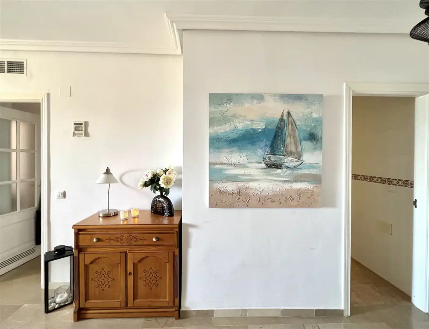 Sala d'estar de Apartament en venda en Estepona amb Aire condicionat i Terrassa