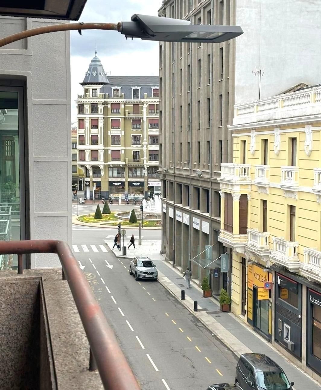 Vista exterior de Pis en venda en León Capital  amb Calefacció, Parquet i Terrassa