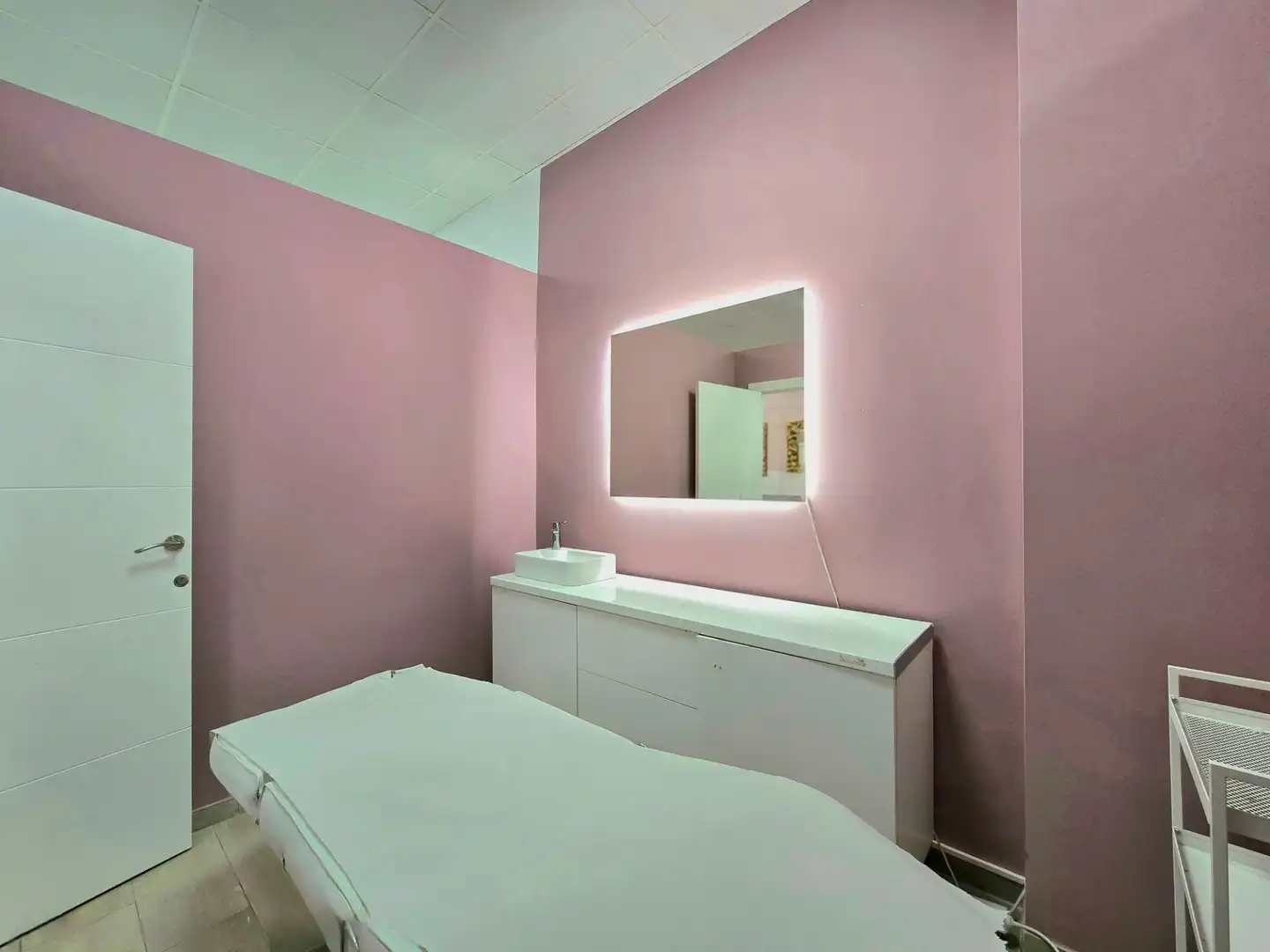 Bathroom of Commercial properties for rent in Marbella  with Air Conditioner and Furnished