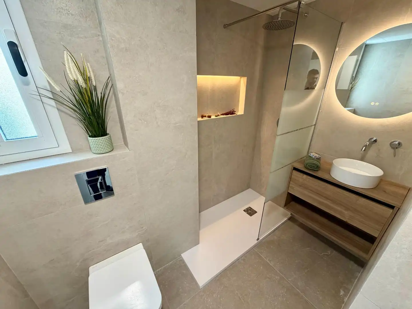 Bathroom of Flat for sale in Valencia  with Air Conditioner, Furnished and Balcony