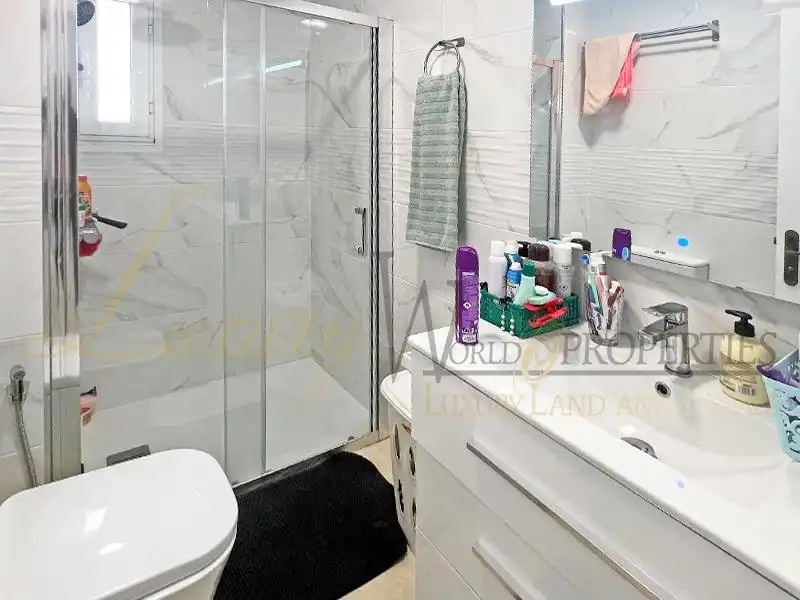 Badezimmer von Dachboden zum Verkauf in Arona mit Klimaanlage, Terrasse und Abstellraum